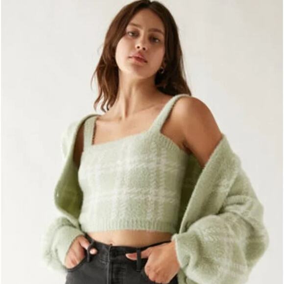 Kendall & Kylie Cropped Fuzzy Sweater Top - Picture 3 of 11